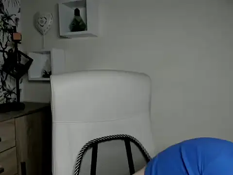 NinaBlond1 online show from September 30, 5:45 am