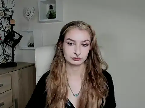 NinaBlond1 online show from October 8, 5:38 am