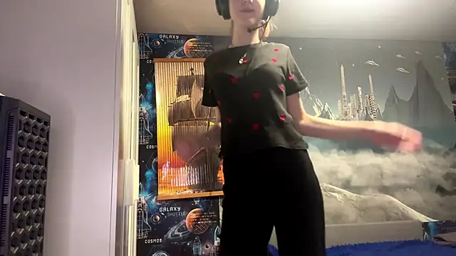 Elira Breeze online show from November 3, 5:25 pm