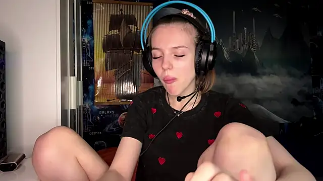 Elira Breeze online show from November 4, 12:15 pm