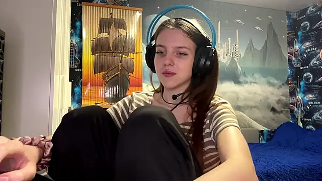 Elira Breeze online show from December 5, 2:58 pm