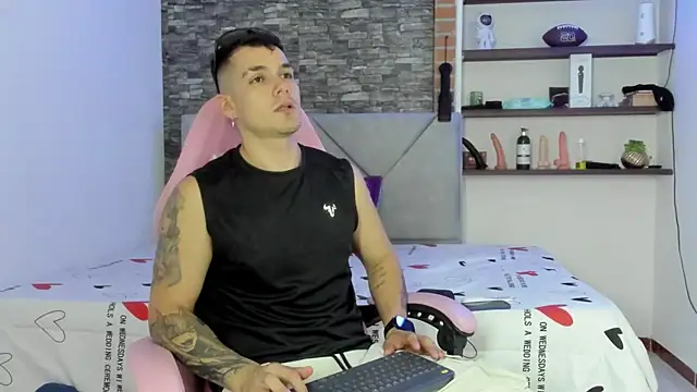 BooyHott  online show from January 10, 7:15 pm