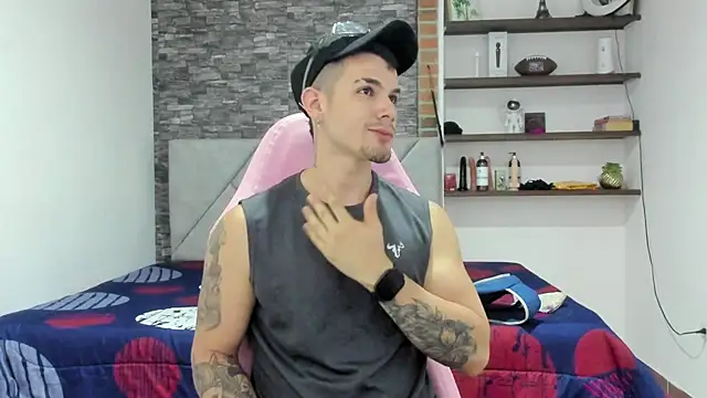 BooyHott  online show from February 18, 7:21 pm