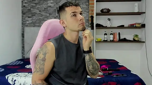 BooyHott  online show from February 25, 7:45 pm