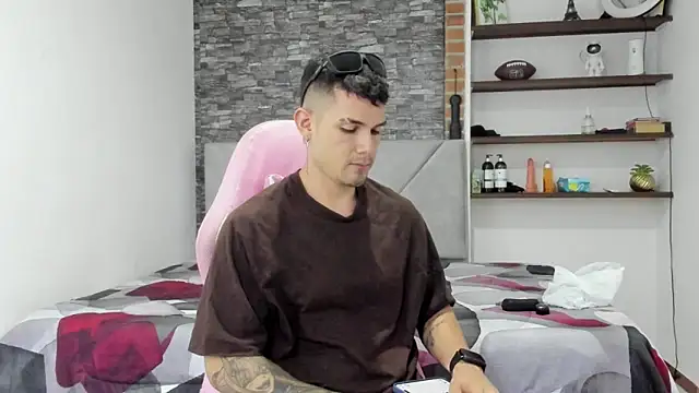 BooyHott  online show from March 7, 7:11 pm