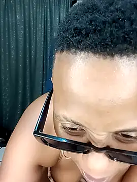 Snapshot of SexyCurves96 chatting on October 5, 7:23 pm SexyCurves96 online show from October 5, 7:23 pm