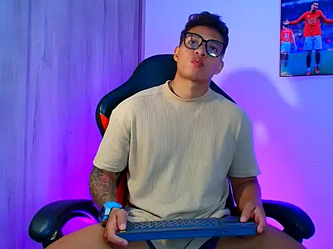 evan greey online show from October 10, 3:05 am