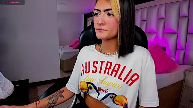 LuisaJonnes  online show from November 12, 5:35 pm