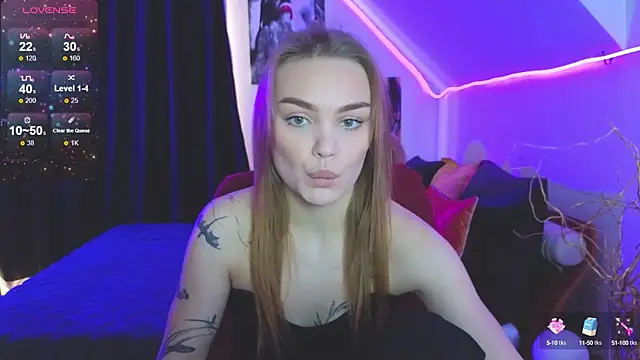 KitsyMoore online show from October 11, 1:09 pm