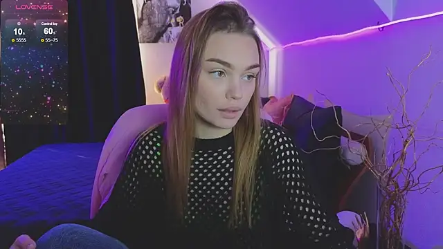 KitsyMoore online show from October 18, 1:12 pm