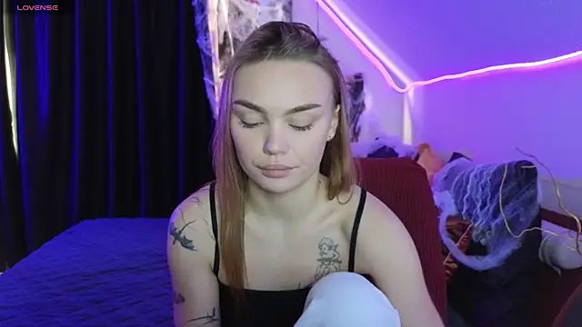 KitsyMoore online show from November 1, 1:13 pm