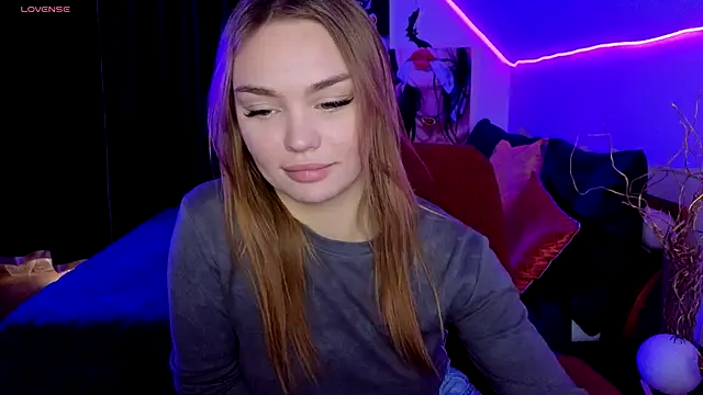 KitsyMoore online show from November 29, 1:03 pm