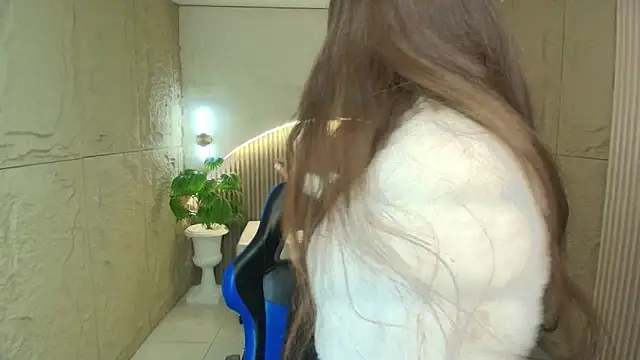 dany r  online show from April 20, 1:03 pm