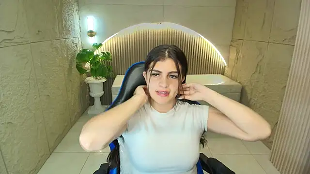 dany r  online show from April 21, 1:42 am