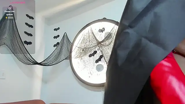 Snapshot of Isabella-Rosssi chatting on October 31, 4:46 am Isabella-Rosssi online show from October 31, 4:46 am