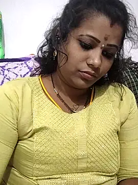 Snapshot of sweetqueen143 chatting on May 25, 9:54 pm sweetqueen143 online show from May 25, 9:54 pm