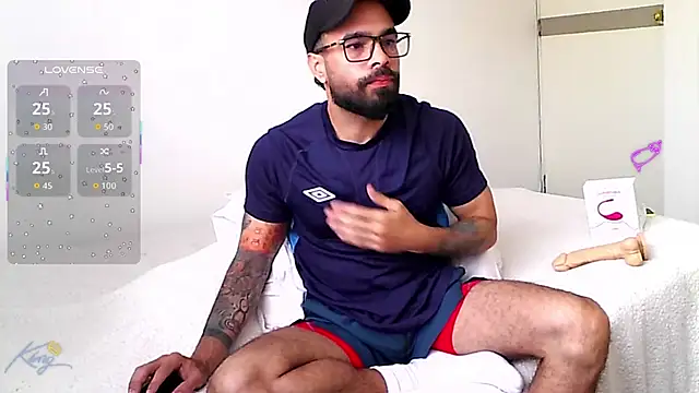 Snapshot of htrebor87 chatting on February 2, 4:38 pm htrebor87 online show from February 2, 4:38 pm