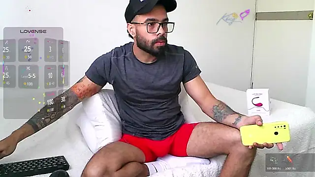 Snapshot of htrebor87 chatting on February 19, 4:58 pm htrebor87 online show from February 19, 4:58 pm