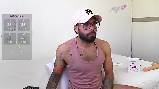 Snapshot of htrebor87 chatting on February 27, 5:35 pm htrebor87 online show from February 27, 5:35 pm