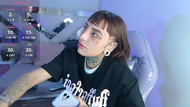 Snapshot of Gyal_8_ chatting on October 23, 8:51 pm Gyal 8 online show from October 23, 8:51 pm