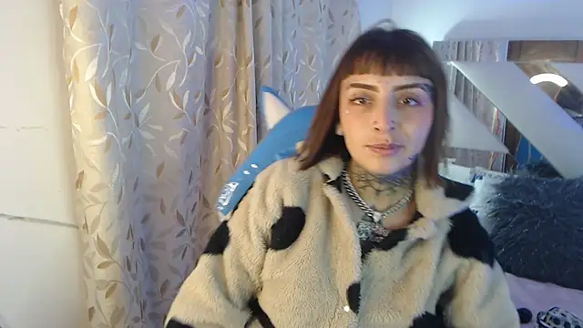 Snapshot of Gyal_8_ chatting on November 13, 3:05 am Gyal 8 online show from November 13, 3:05 am