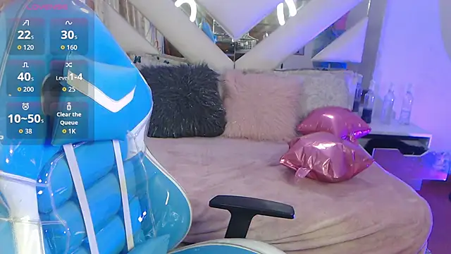 Snapshot of Gyal_8_ chatting on November 14, 3:05 am Gyal 8 online show from November 14, 3:05 am