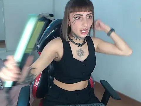 Snapshot of Gyal_8_ chatting on November 20, 3:18 am Gyal 8 online show from November 20, 3:18 am