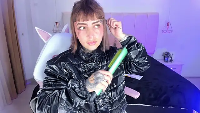 Snapshot of Gyal_8_ chatting on November 28, 4:04 am Gyal 8 online show from November 28, 4:04 am