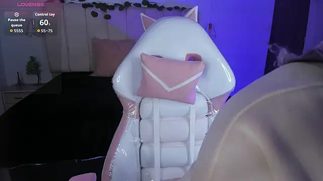 Snapshot of Gyal_8_ chatting on December 2, 4:07 am Gyal 8 online show from December 2, 4:07 am