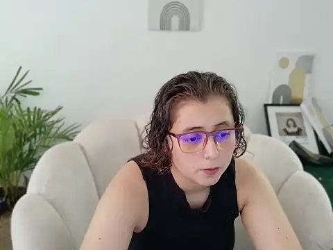 Snapshot of dirty_feelena chatting on October 15, 5:02 pm dirty feelena online show from October 15, 5:02 pm