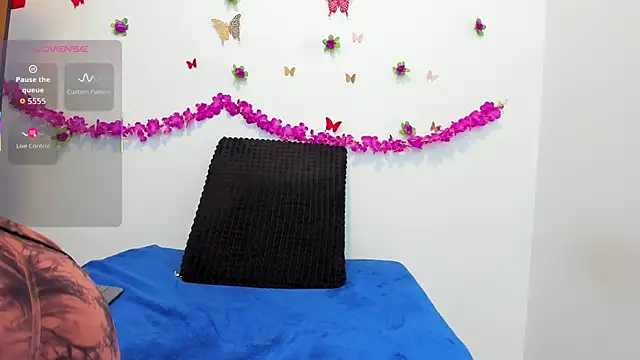 Annniie22 online show from December 17, 7:58 am