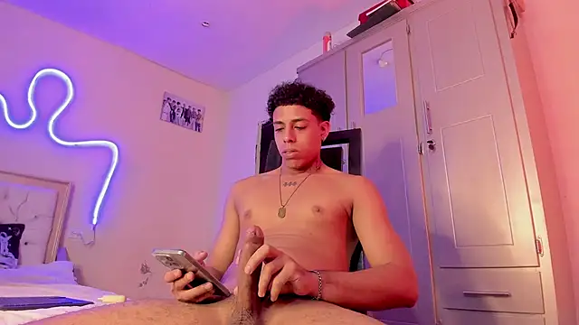 Glader31 online show from December 3, 10:19 pm