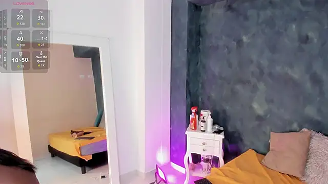 SaraGuzmann online show from January 9, 7:37 pm