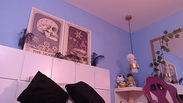 PenelopeBond online show from December 17, 8:26 pm