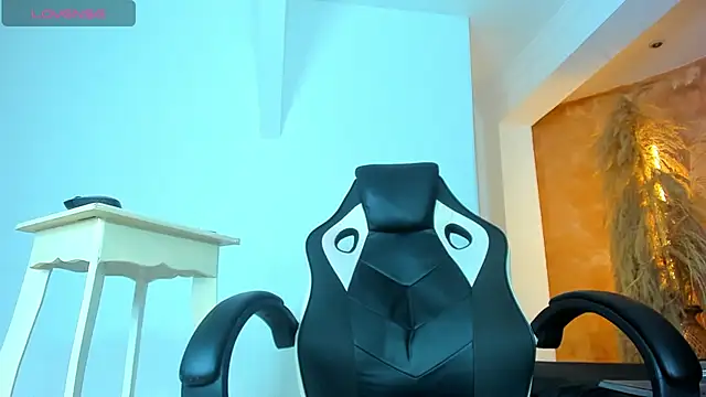 ZOE ROSE4 online show from September 27, 7:30 pm