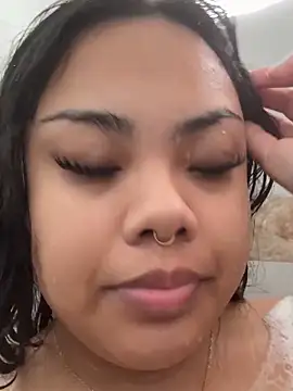 Snapshot of kiaradanielaxx chatting on November 16, 8:36 pm kiaradanielaxx online show from November 16, 8:36 pm