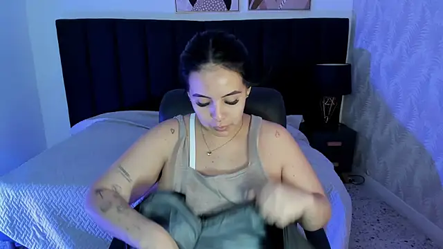 camiladuke7 online show from October 9, 7:34 pm