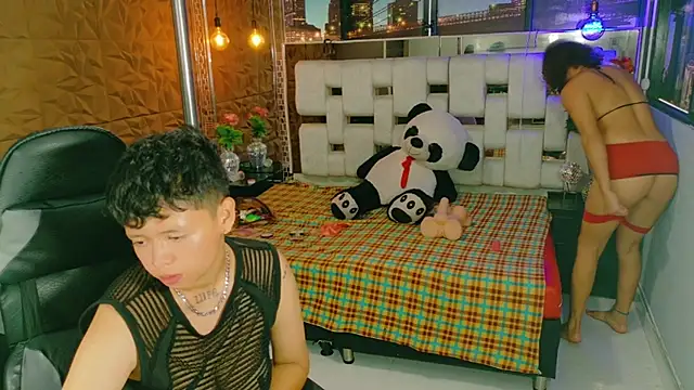 Snapshot of Twindesires chatting on October 28, 3:04 pm Twindesires online show from October 28, 3:04 pm