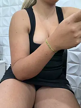 Valeriacris online show from April 23, 3:25 pm
