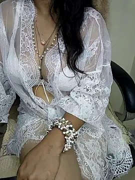 Snapshot of Hey_Jully chatting on October 8, 4:43 am Hey Jully online show from October 8, 4:43 am