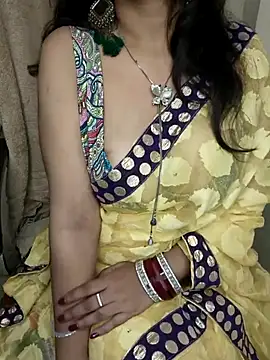 Snapshot of Hey_Jully chatting on October 10, 5:06 am Hey Jully online show from October 10, 5:06 am