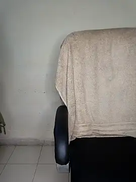 Snapshot of Hey_Jully chatting on October 11, 5:17 am Hey Jully online show from October 11, 5:17 am