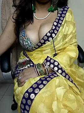 Snapshot of Hey_Jully chatting on October 29, 5:20 am Hey Jully online show from October 29, 5:20 am