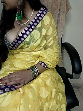 Snapshot of Hey_Jully chatting on November 5, 4:56 am Hey Jully online show from November 5, 4:56 am