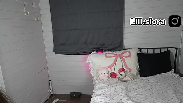 Snapshot of Peachxlush chatting on August 6, 2:08 pm Peachxlush online show from August 6, 2:08 pm