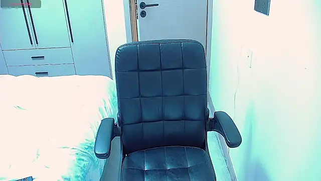 Snapshot of Confuse77 chatting on October 15, 1:33 pm Confuse77 online show from October 15, 1:33 pm