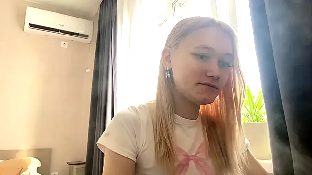 Snapshot of TwinedPeril chatting on October 8, 7:06 am TwinedPeril online show from October 8, 7:06 am