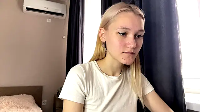 Snapshot of TwinedPeril chatting on October 14, 7:09 am TwinedPeril online show from October 14, 7:09 am