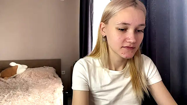 Snapshot of TwinedPeril chatting on October 15, 7:08 am TwinedPeril online show from October 15, 7:08 am