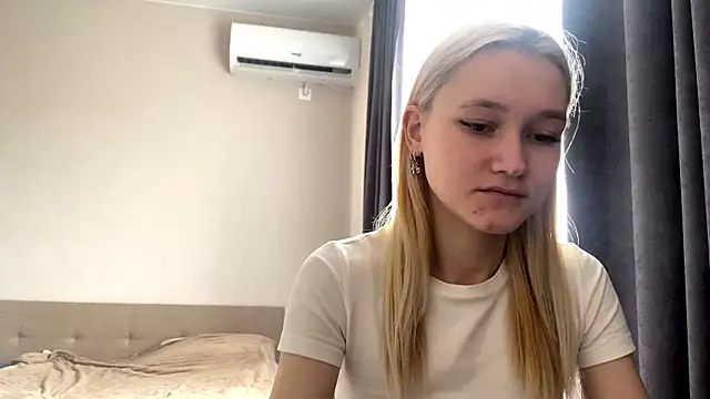 Snapshot of TwinedPeril chatting on October 24, 7:05 am TwinedPeril online show from October 24, 7:05 am